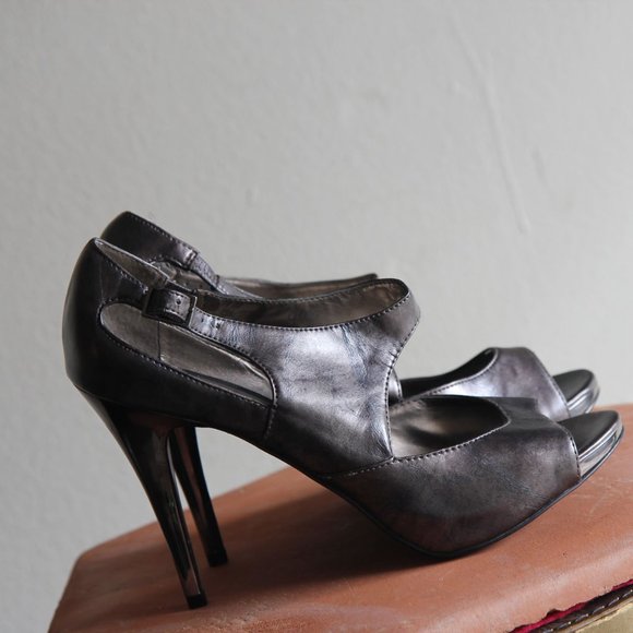 Carlos Santana Pewter Gray Metallic High Heel Pumps US Size 8 - Picture 4 of 12